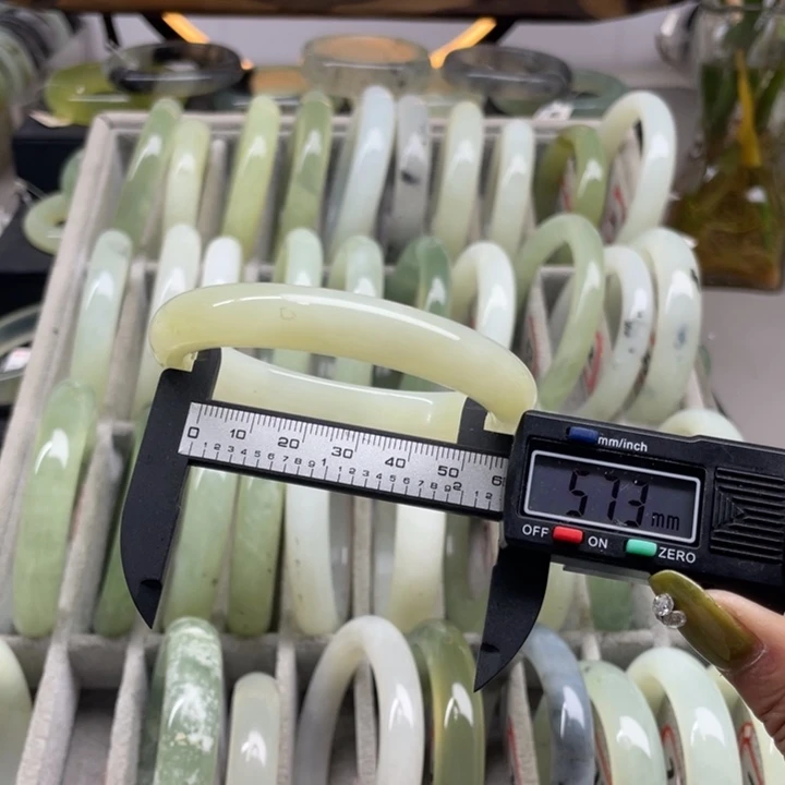 蛇纹石玉手镯未镶嵌79