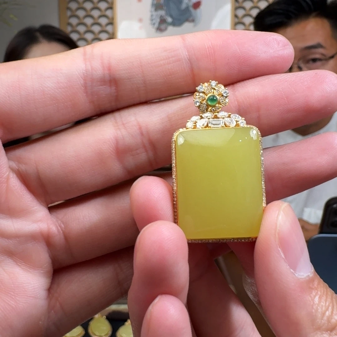 颈饰18K金镶嵌和田玉826冰冰