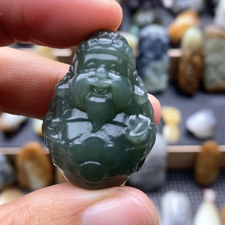 颈饰未镶嵌和田玉（糖玉）