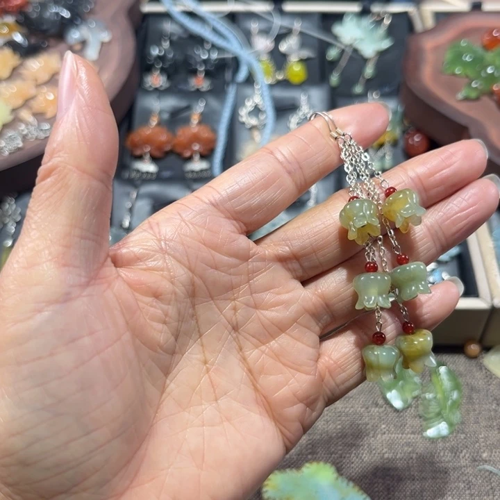 蛇纹石玉未镶嵌耳饰