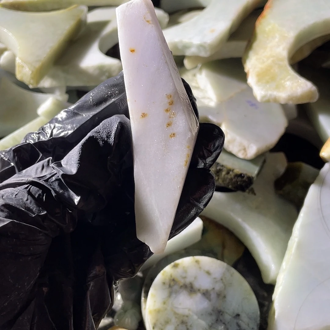 翡翠挂件未镶嵌定制翡翠毛料片料