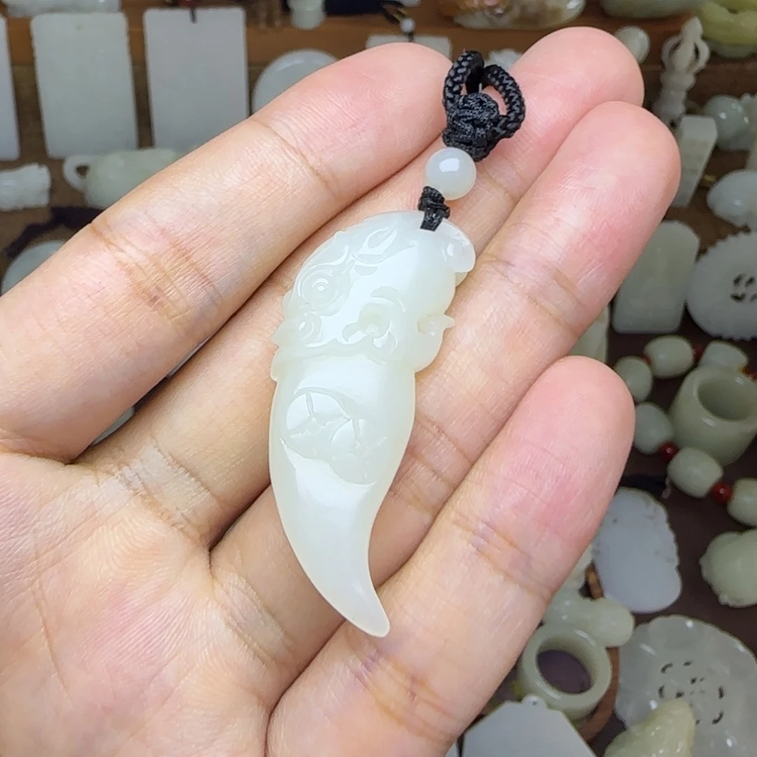 和田玉未镶嵌挂件龙牙