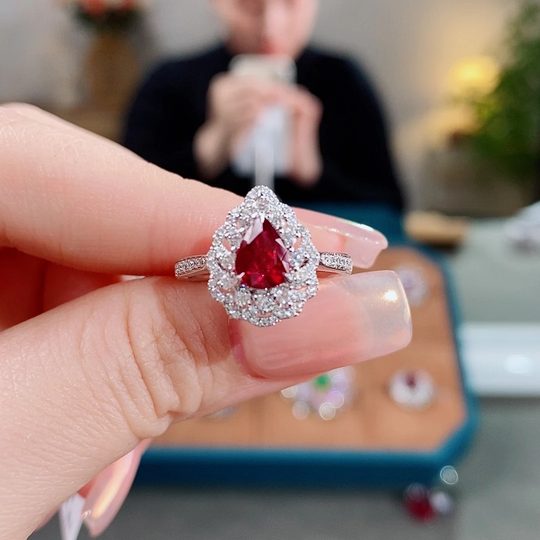 红宝石戒指18K金镶嵌1.07ct无烧鸽血红吉尔德