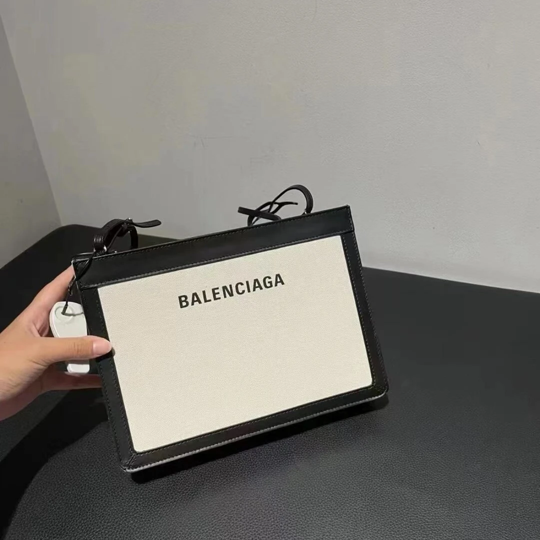 95新 Balenciaga/巴黎世家 【小考拉】巴黎世家 黑白navy信封斜挎包