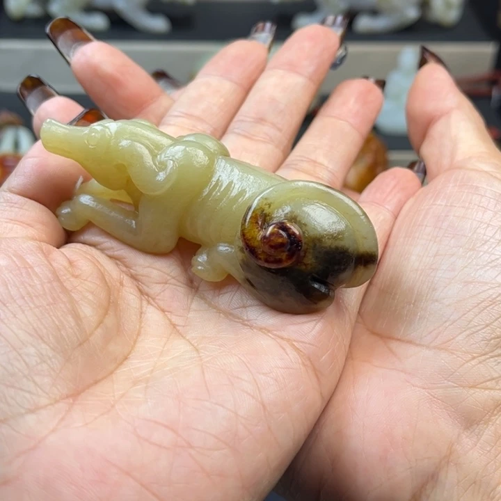 用***8和田玉未镶嵌挂件