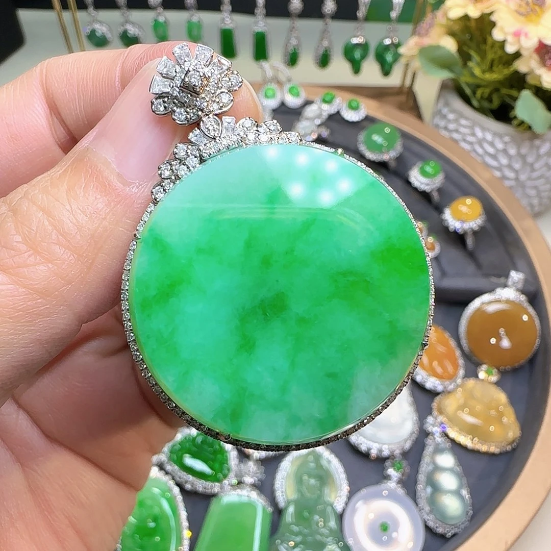 翡翠颈饰18K金镶嵌翡翠颈饰18K金镶嵌