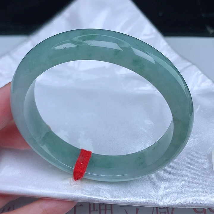 翡翠手镯未镶嵌天然