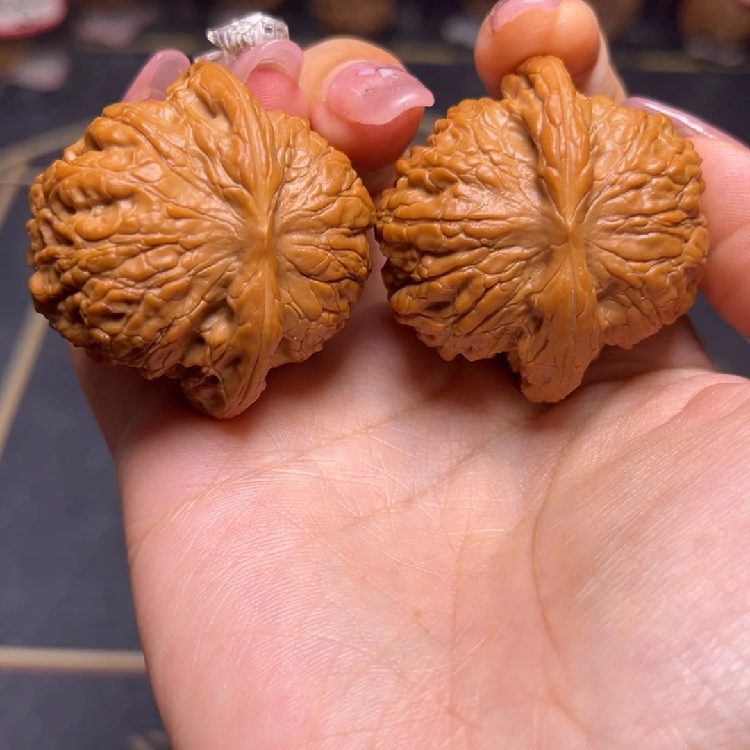 文玩核桃吊坠血麒麟42.5