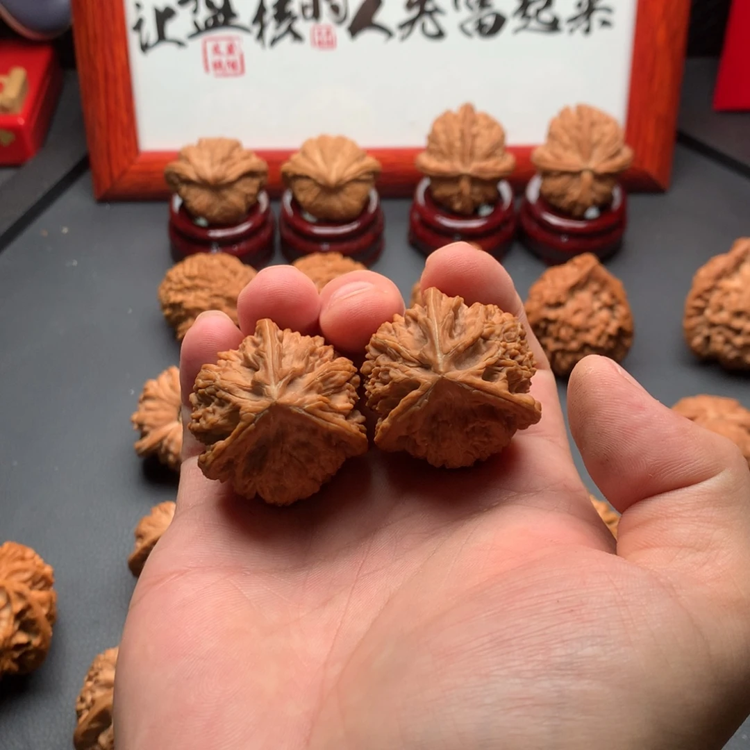 文玩核桃吊坠文山正奔