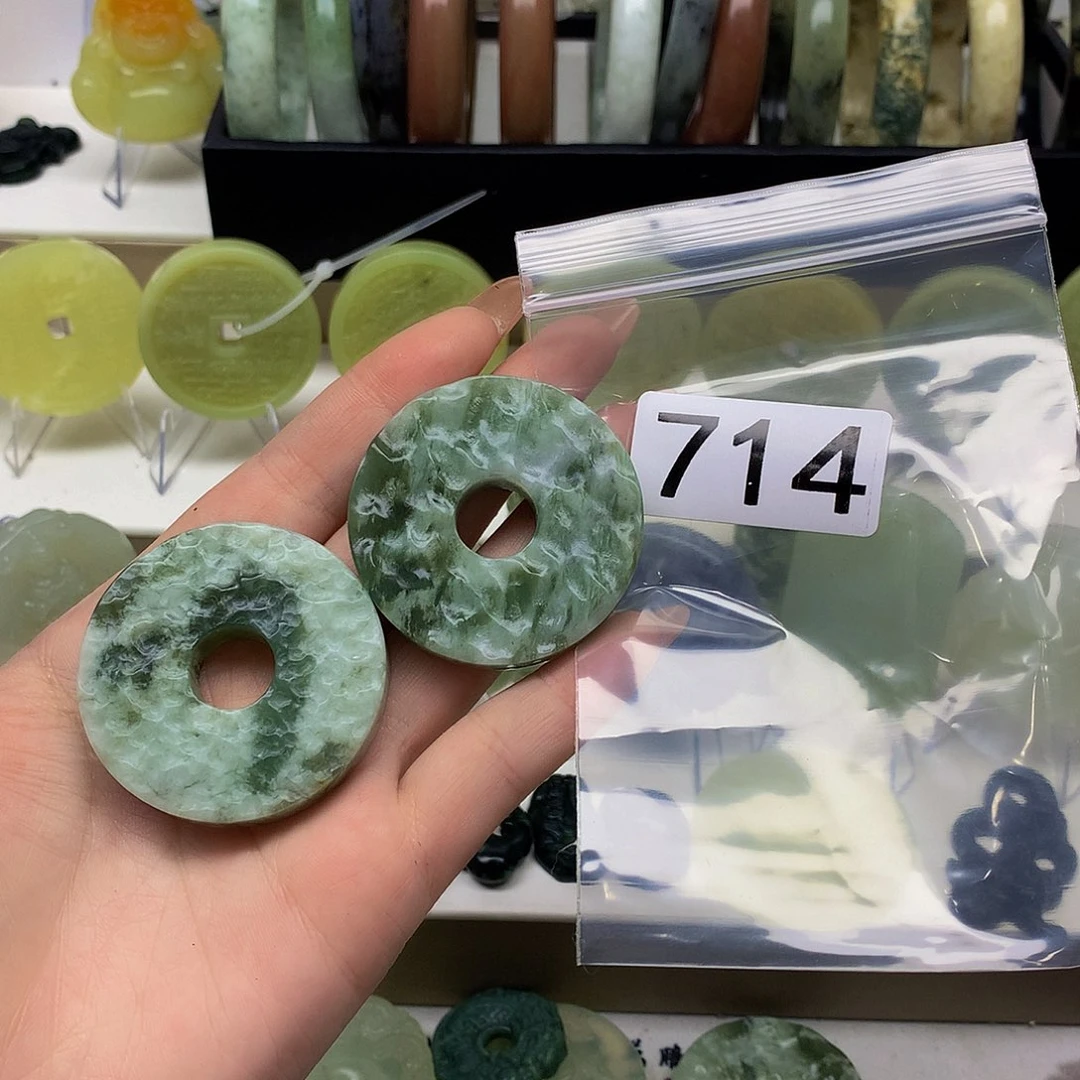 蛇纹石玉颈饰未镶嵌适*