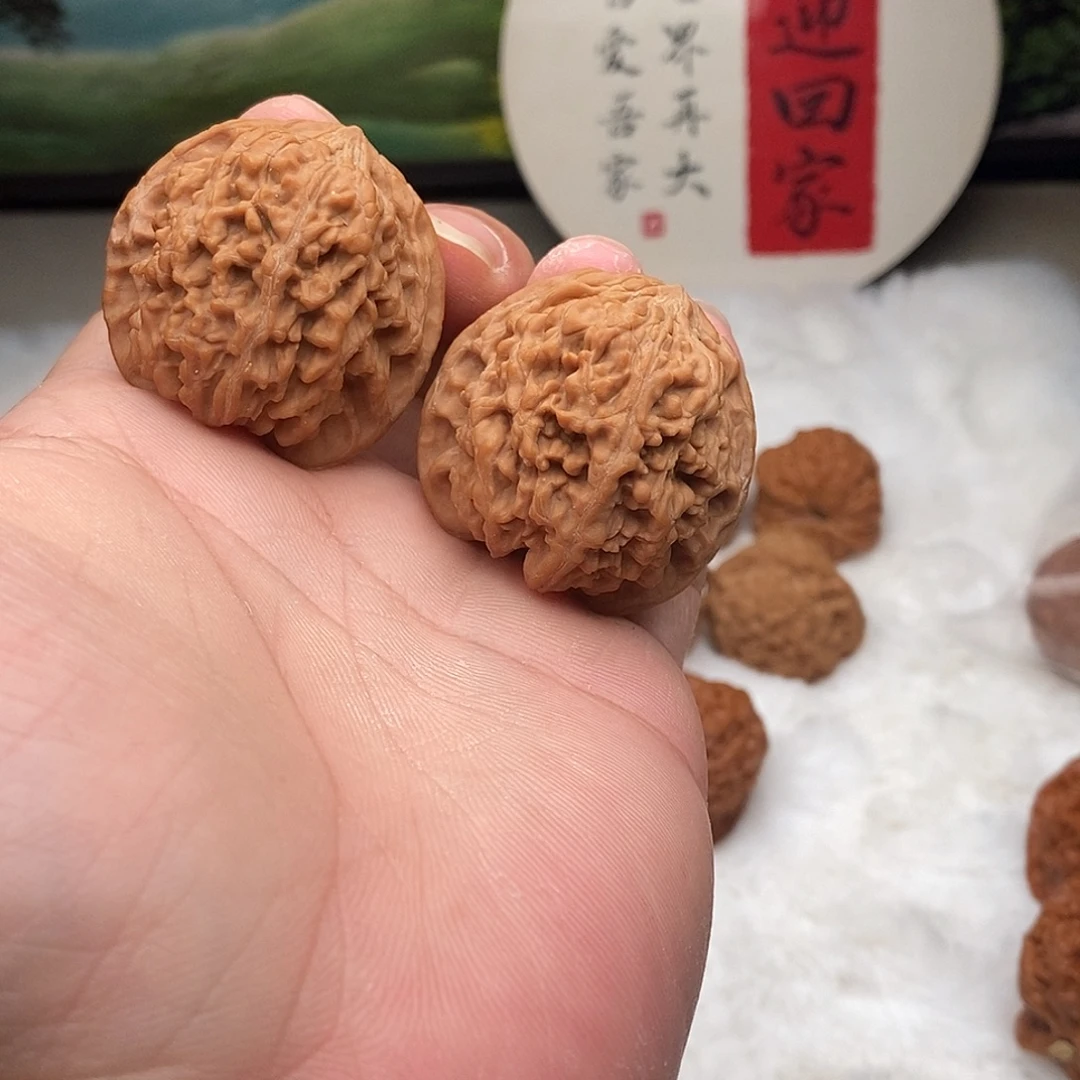 文玩核桃吊坠38和尚头