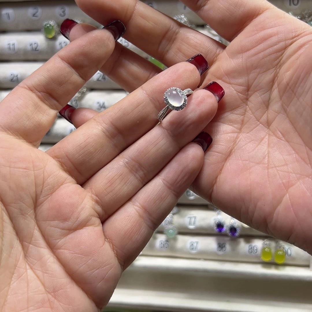 李***Y蛇纹石玉未镶嵌手镯