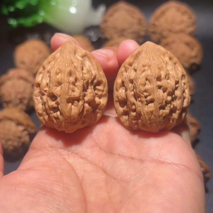 文玩核桃吊坠文玩核桃吊坠金三角34