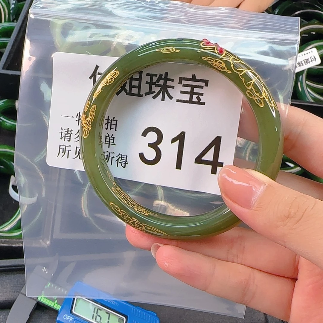 颈饰未镶嵌和田玉手镯62 314