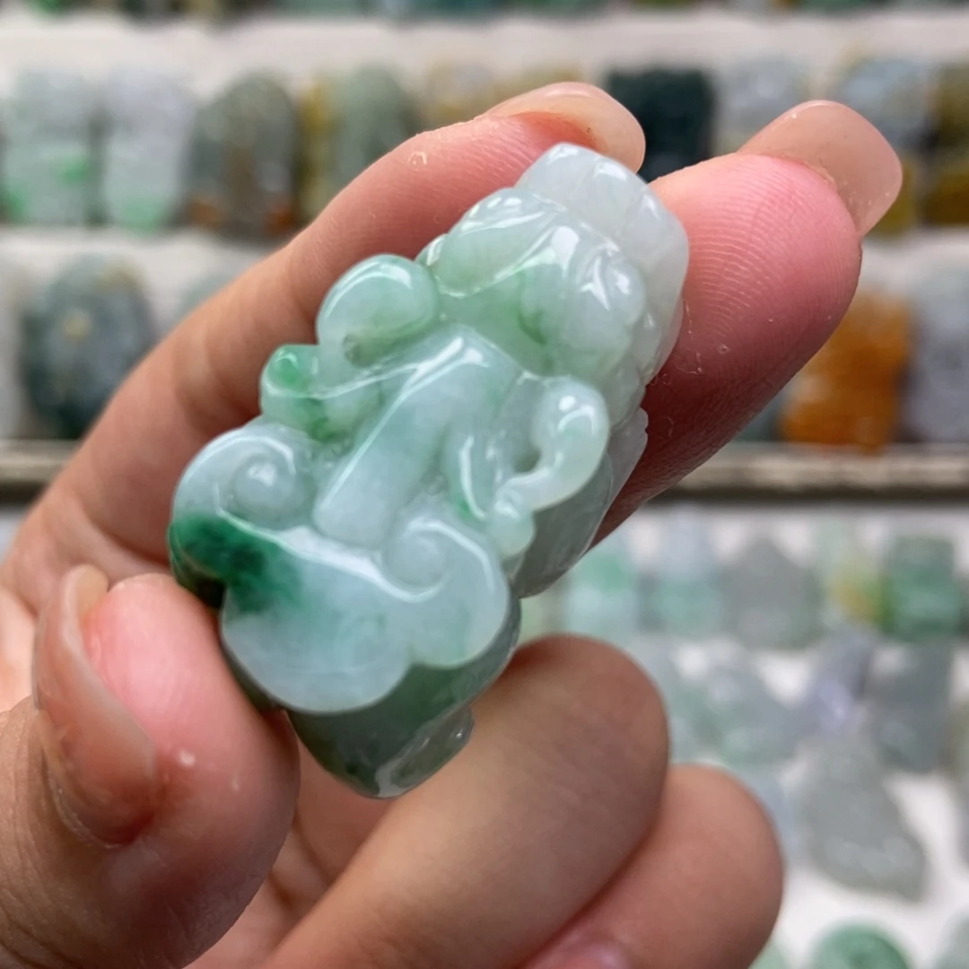 翡翠未镶嵌吊坠(赠链)