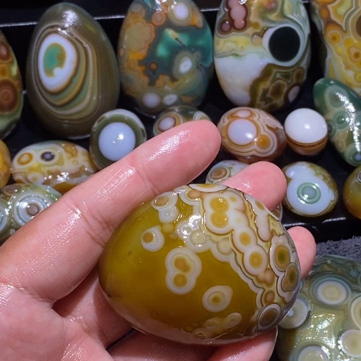 狗***彪玛瑙/玉髓未镶嵌珠宝奇石