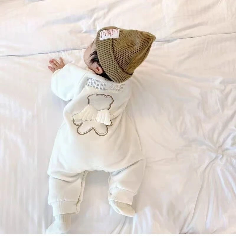 春秋新款舒适百搭洋气刺绣字母翅膀熊婴儿衣服宝宝衣服童装
