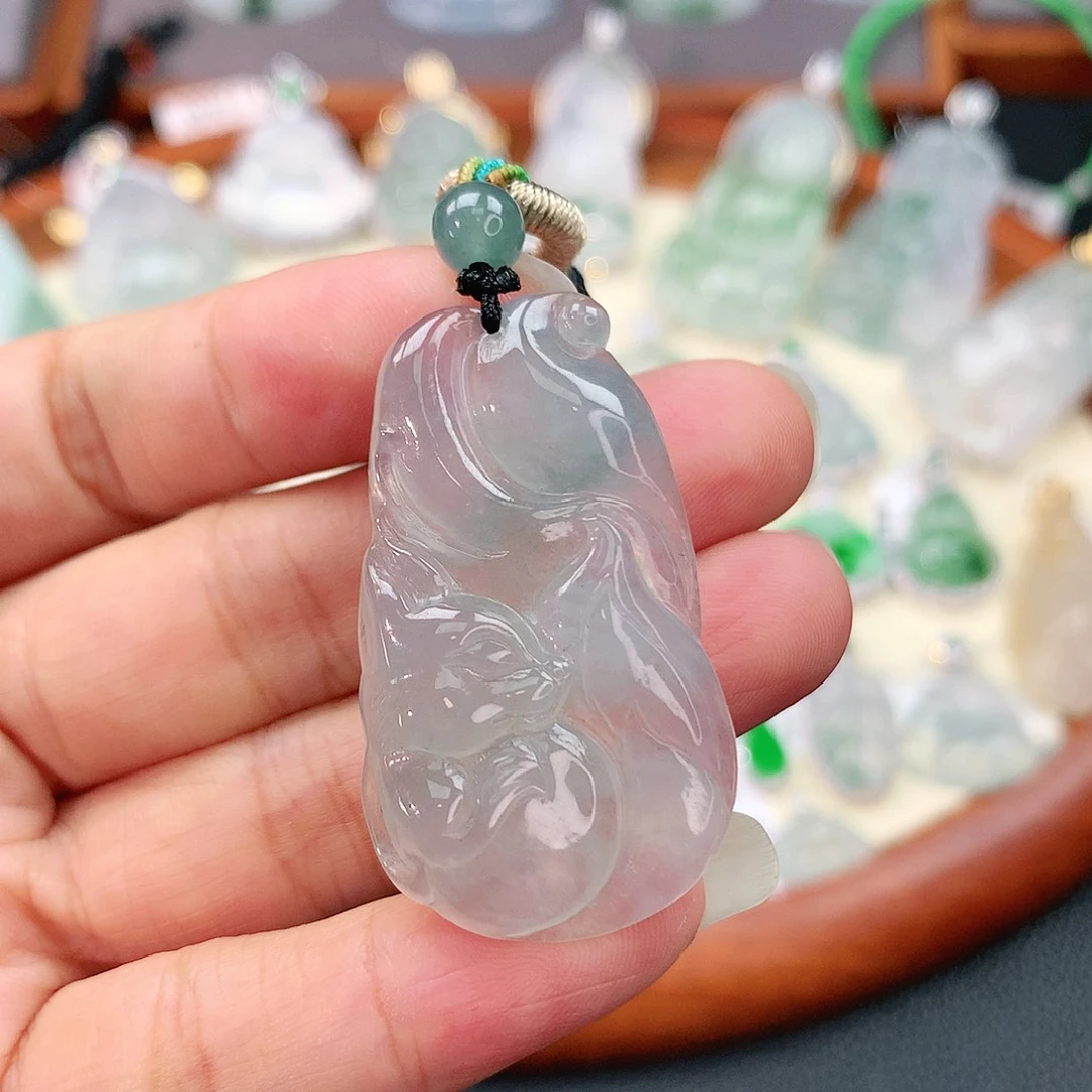 颈饰未镶嵌翡翠狐狸
