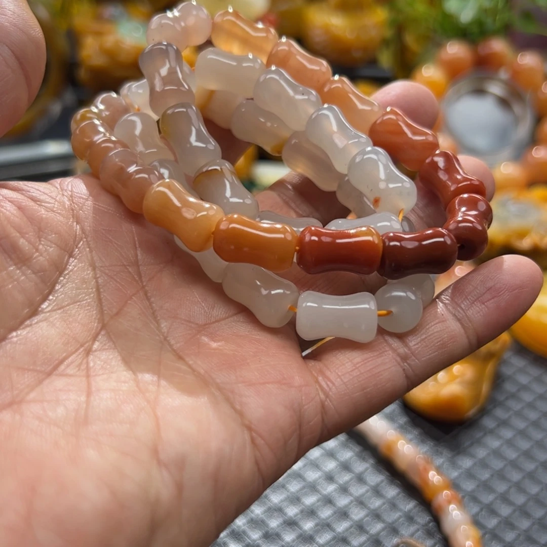 石英质玉未镶嵌颈饰