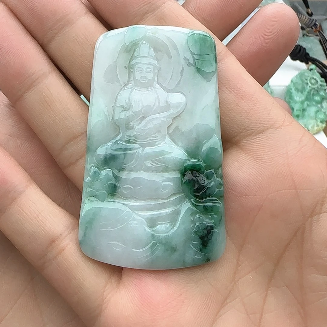 翡翠颈饰未镶嵌是**呀翡翠