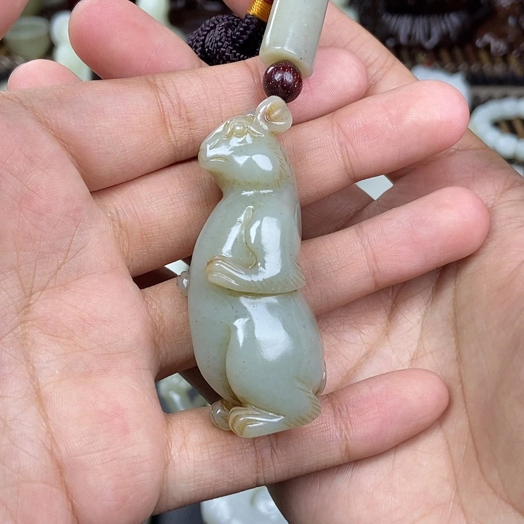 和田玉未镶嵌把件