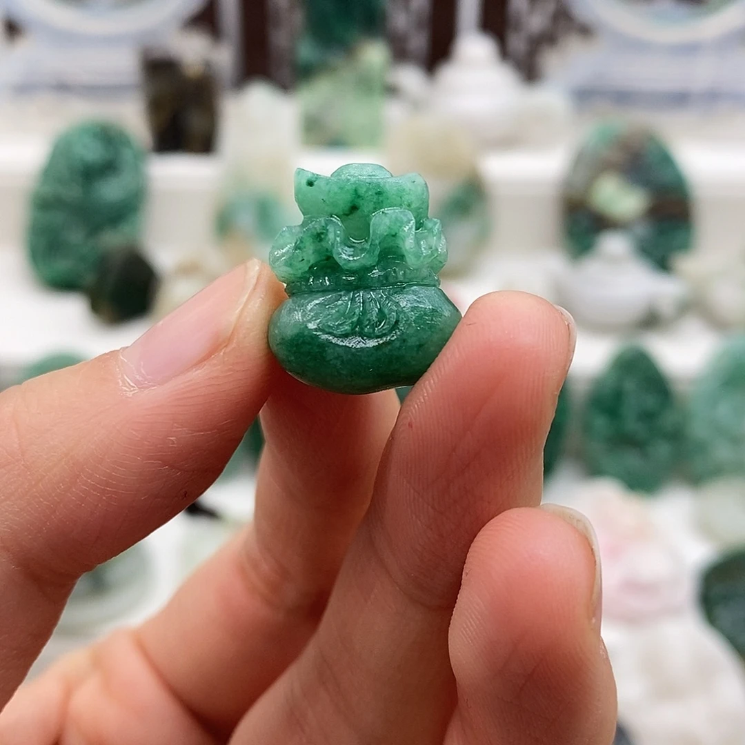 独山玉未镶嵌颈饰