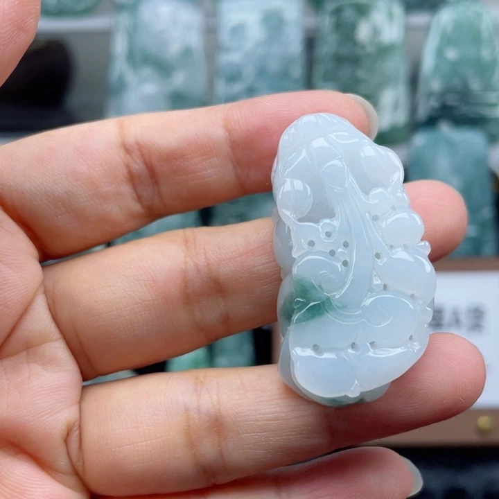 颈饰未镶嵌翡翠貔貅