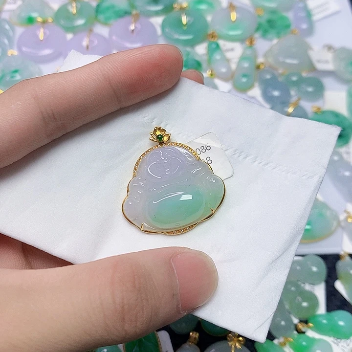 翡翠18K金镶嵌颈饰