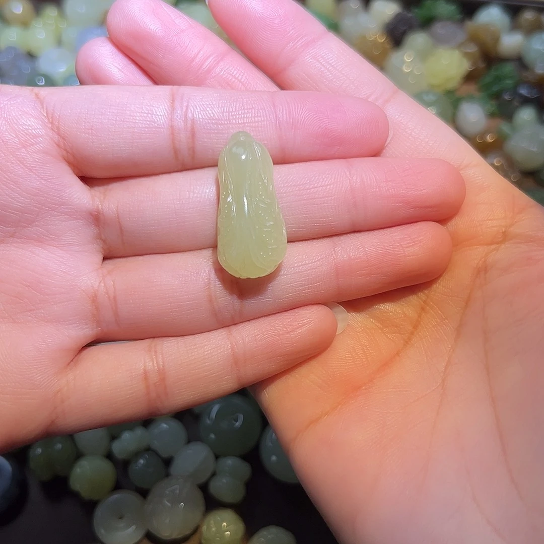 和田玉未镶嵌珠宝半成品