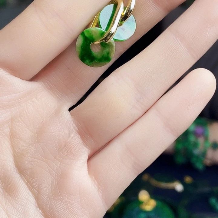 翡翠未镶嵌颈饰多样性