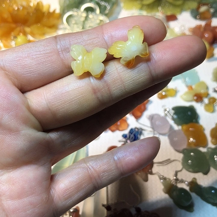 蛇纹石玉未镶嵌耳环