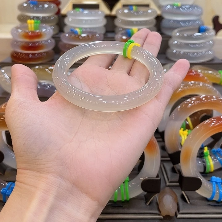 小****玛瑙/玉髓未镶嵌手镯