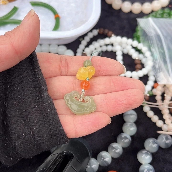 和田玉颈饰未镶嵌醉*珑