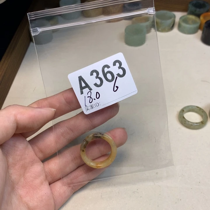 黄****蛇纹石玉合金天然岫玉戒指戒圈