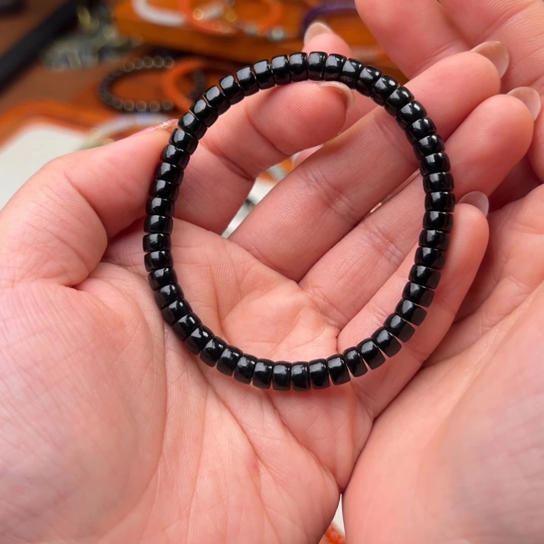 和田玉（墨玉）未镶嵌手链