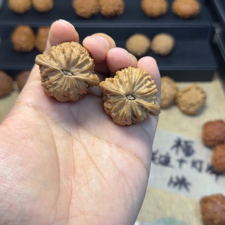 ****文玩核桃把件磨盘