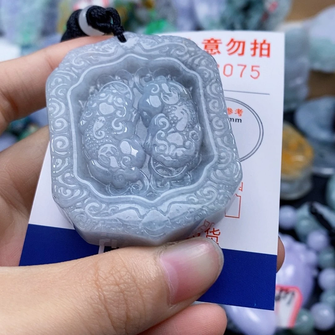 吊坠(不含链)未镶嵌翡翠