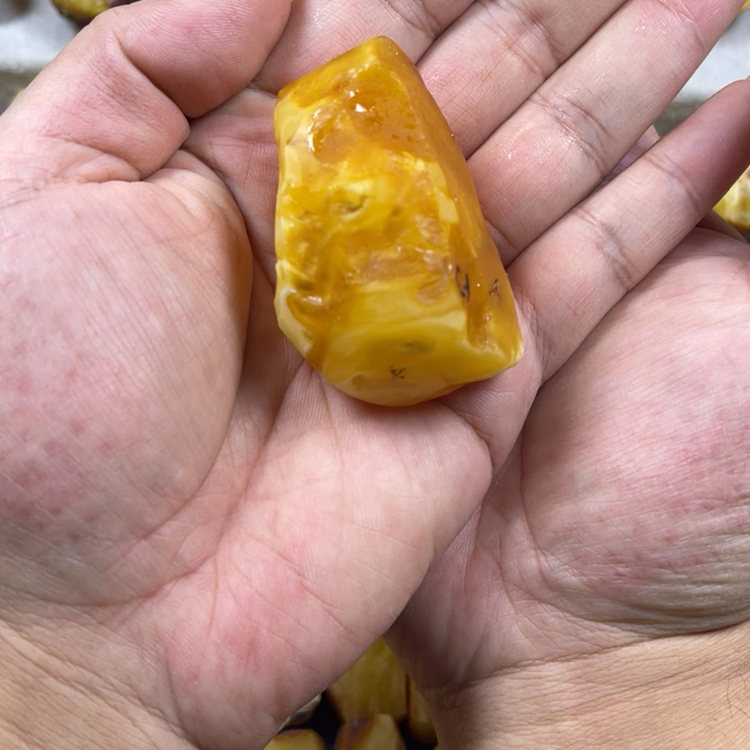 吃***枚未镶嵌定制蜜蜡原石