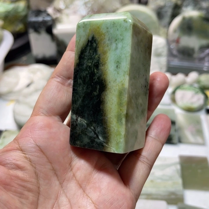 独山玉未镶嵌颈饰微暇