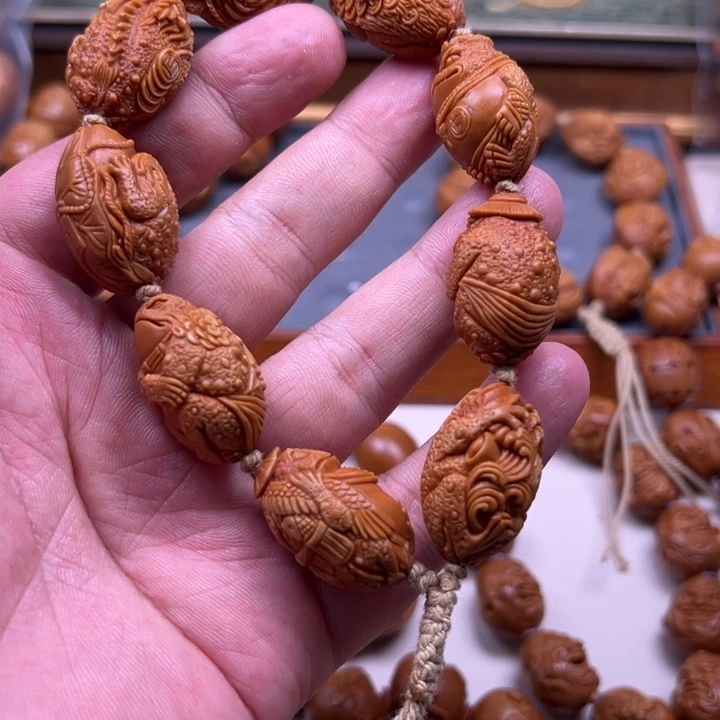 橄榄核手串老***车橄榄核雕工艺制作