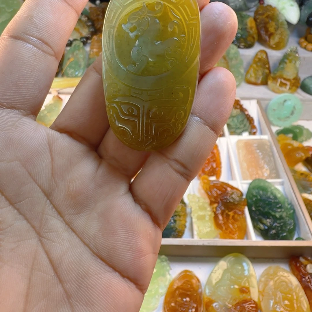 蛇纹石玉未镶嵌颈饰