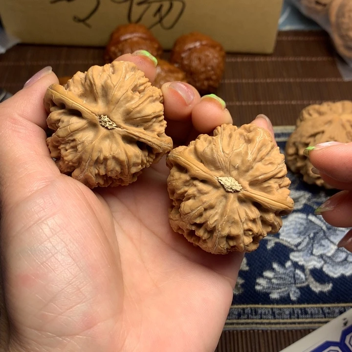 吊坠文玩核桃随***3粗筋