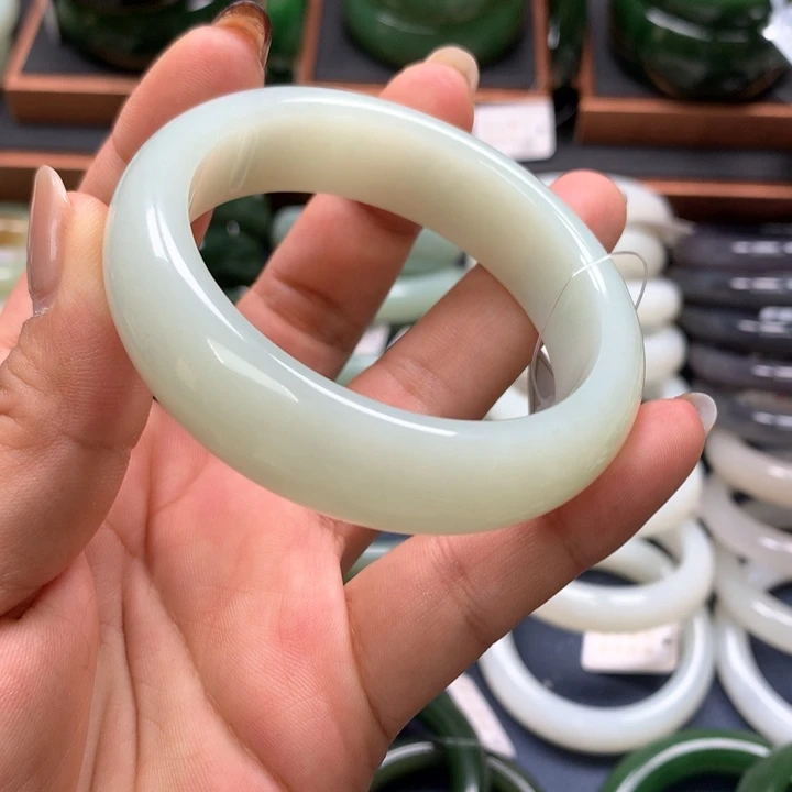 【闪购商品】未镶嵌手镯和田玉