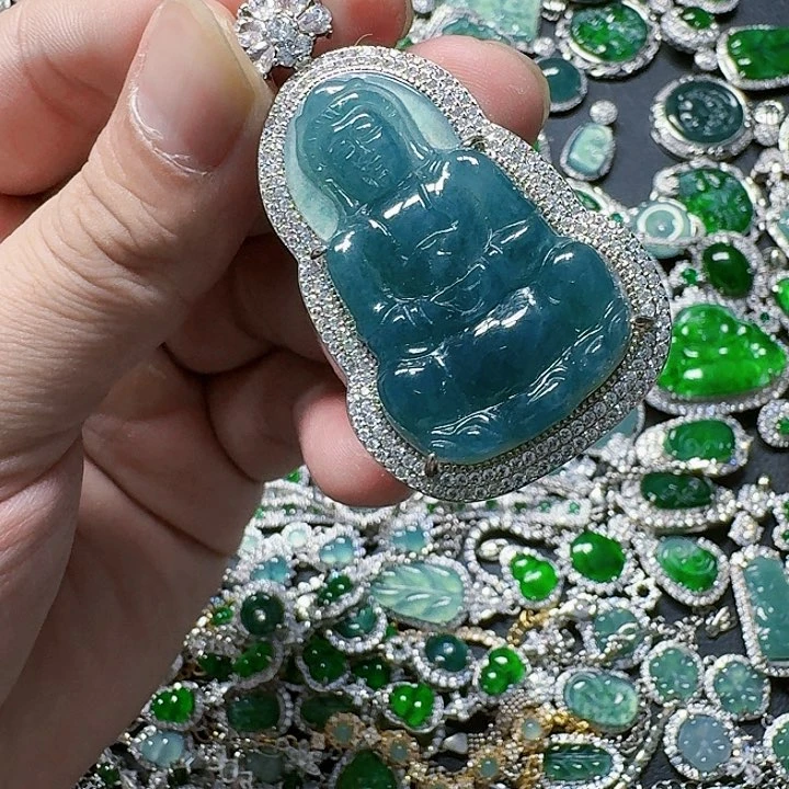 翡翠颈饰未镶嵌天然A货翡翠放漏