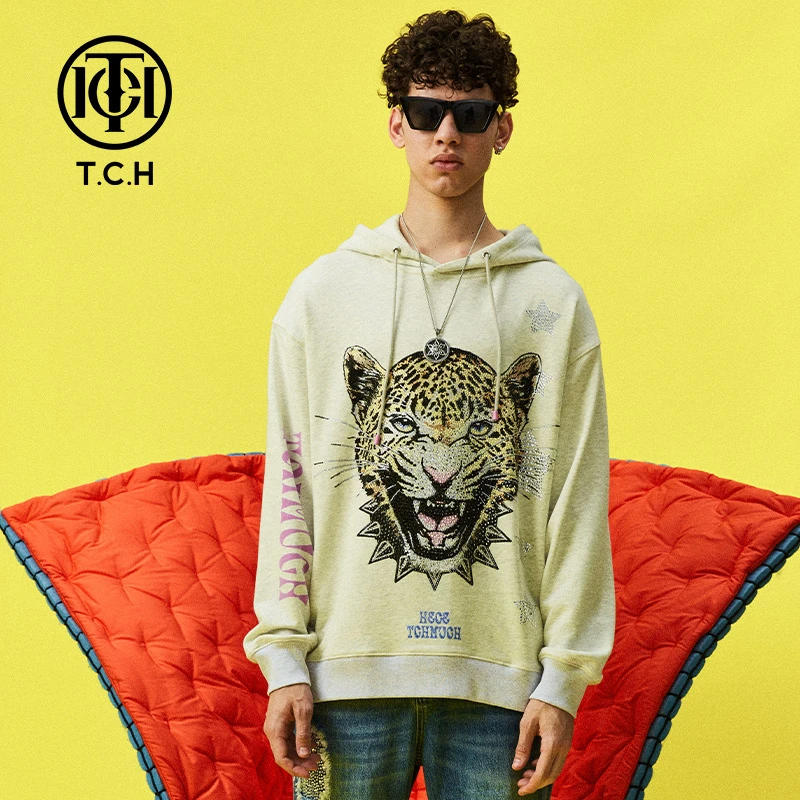 TCH服饰店播-豹子头星星字母烫钻连帽休闲宽松卫衣T66C126159