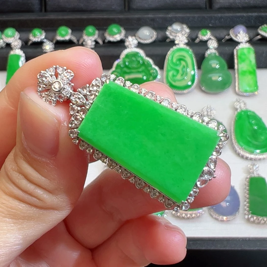 翡翠吊坠(不含链)18K金镶嵌