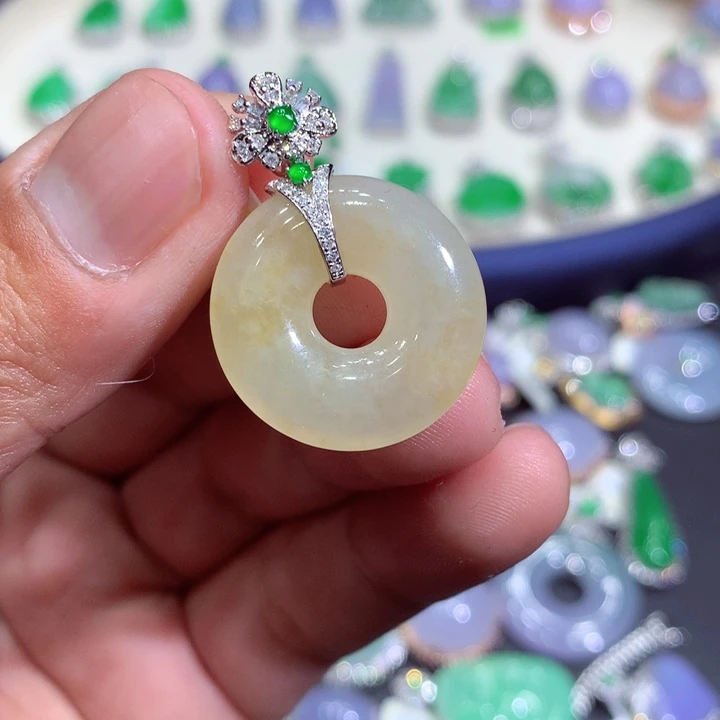 翡翠吊坠(赠链)18K金镶嵌