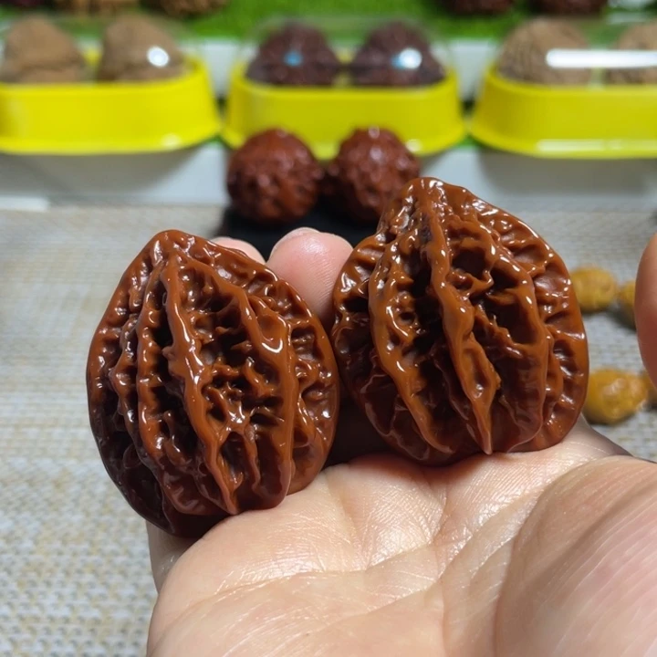 桃核把件秋子。