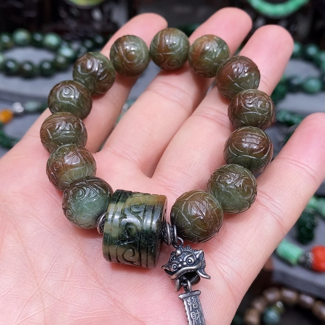 未镶嵌手链翡翠漂亮美眉是