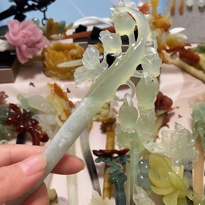 正***鹿蛇纹石玉未镶嵌发簪